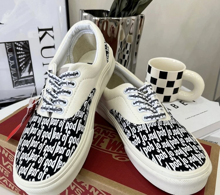 Vans board shoes, one foot low cut shoesFear of God x Vans Era 95 dx white black