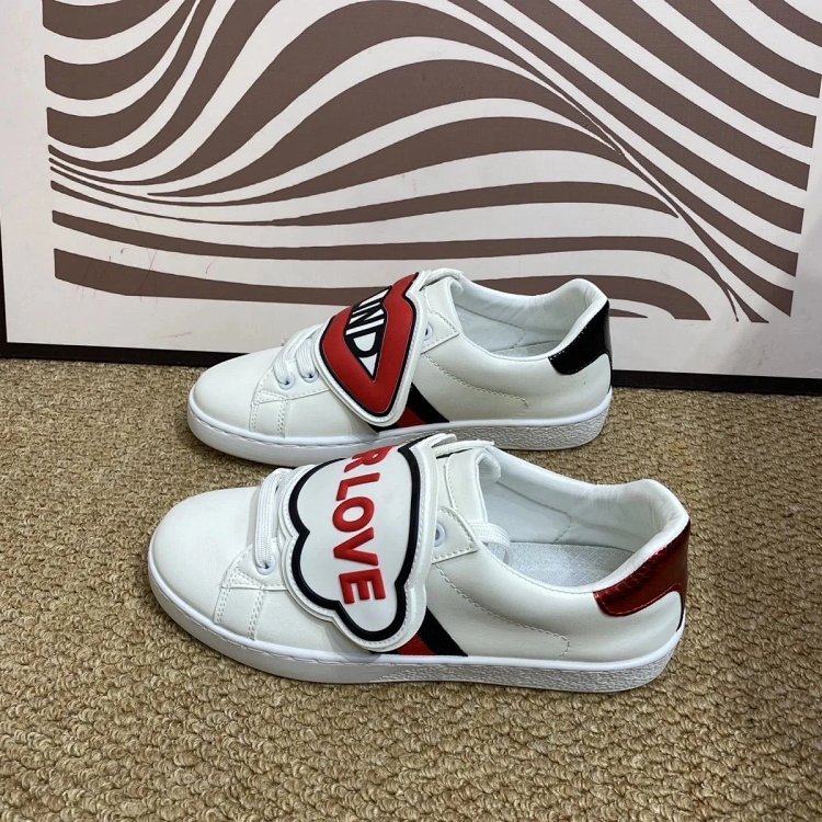 Gucci kisses red lips in white shoes | Suyperbuy Spreadsheet