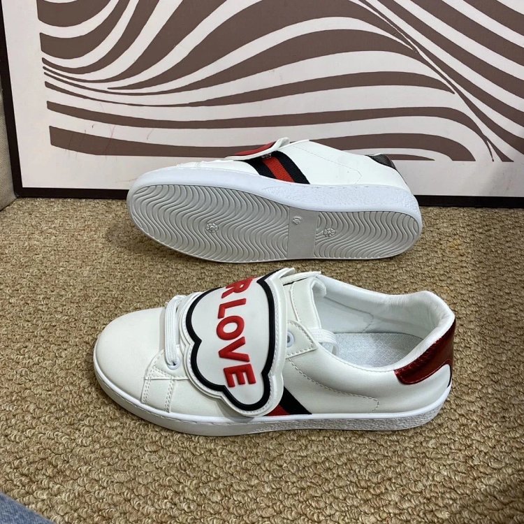 Gucci kisses red lips in white shoes | Suyperbuy Spreadsheet