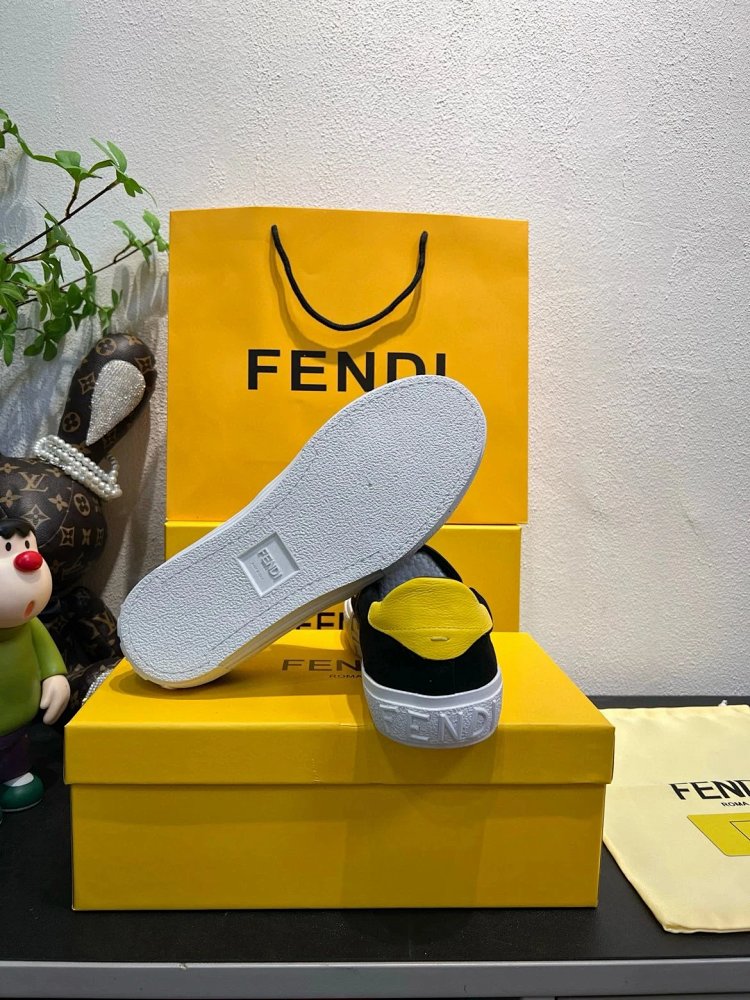Fendi Monster stomps on board shoes with one foot | Suyperbuy Spreadsheet