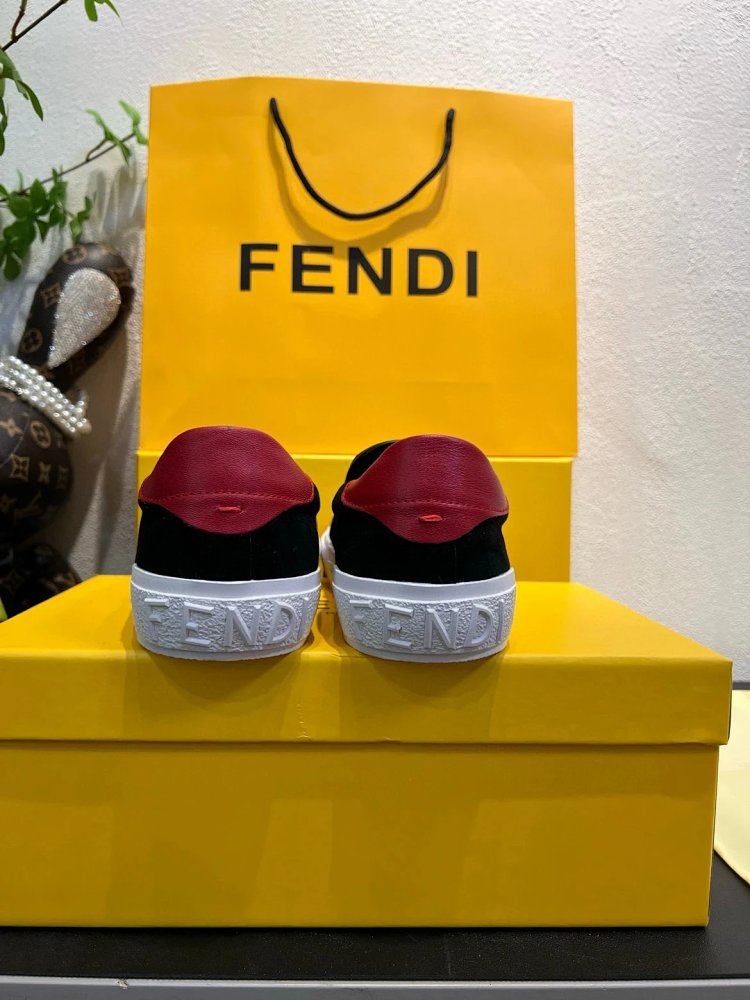 Fendi Monster stomps on board shoes with one foot | Suyperbuy Spreadsheet
