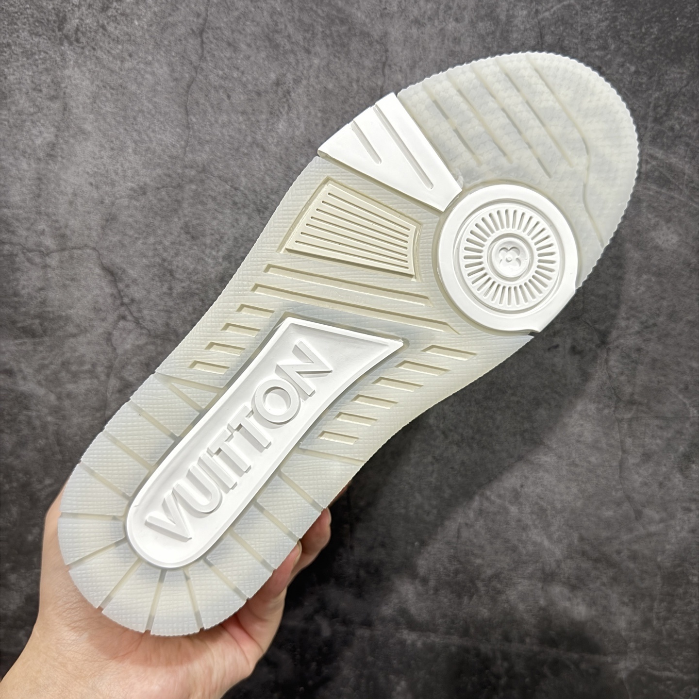Louis Vuitton  Trainer Sneaker T538002 | Suyperbuy Spreadsheet