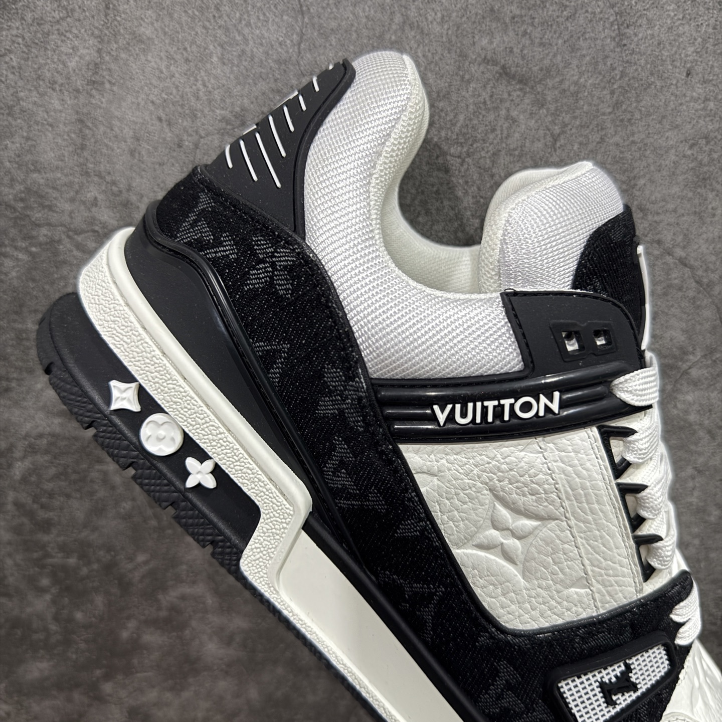 Louis Vuitton  Trainer Sneaker T538004 | Suyperbuy Spreadsheet