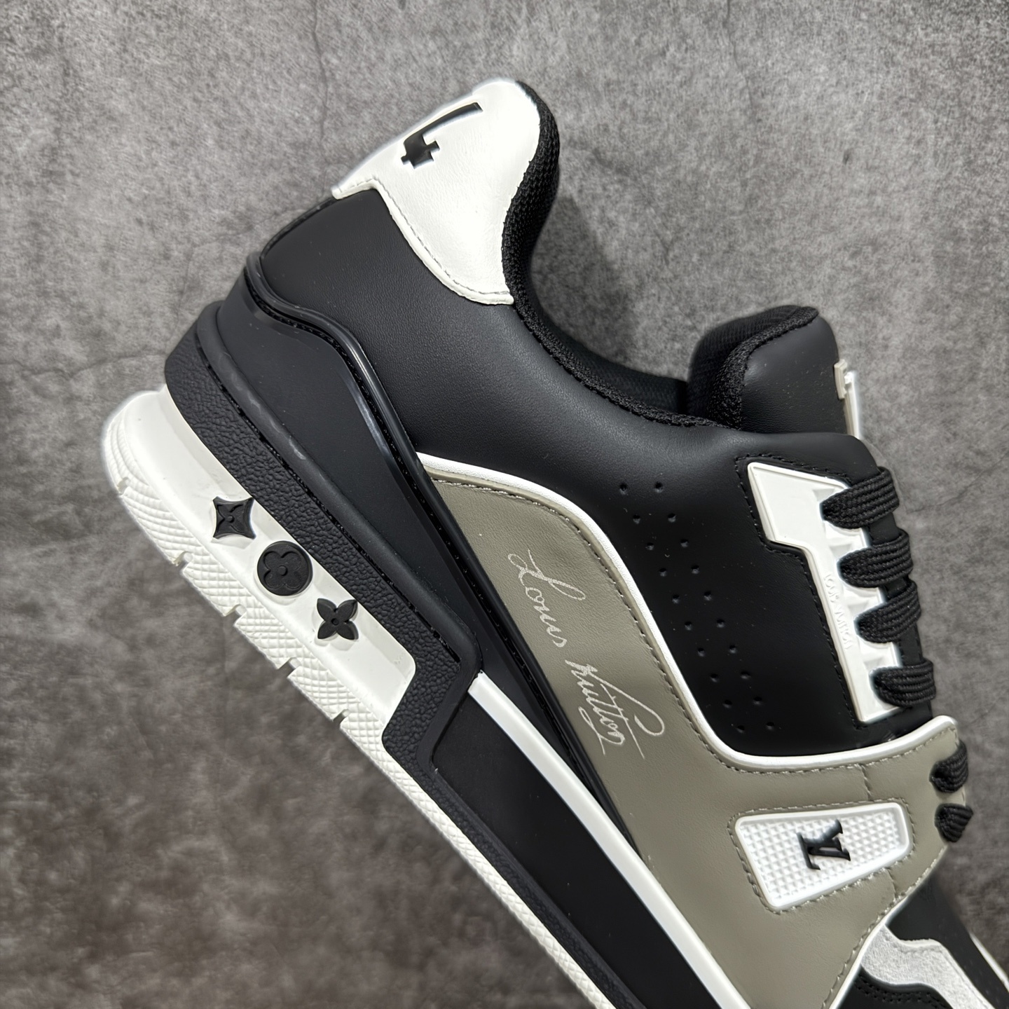 Louis Vuitton Trainer Sneaker T538010 | Suyperbuy Spreadsheet